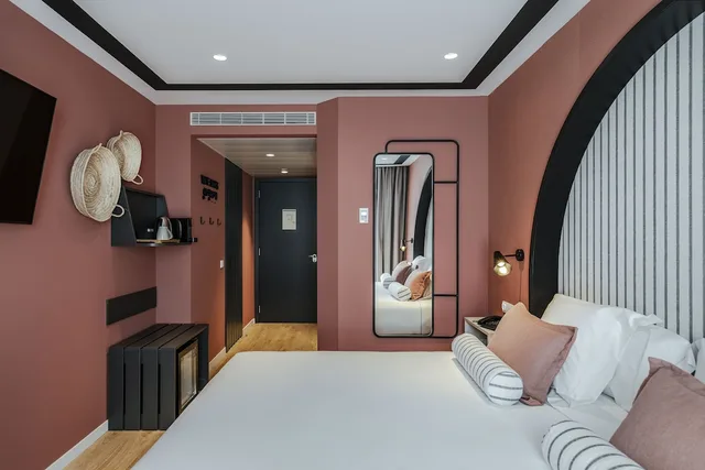 Petite, Economy, Double Bed, Hotel Vincci Bonjardim 1/7