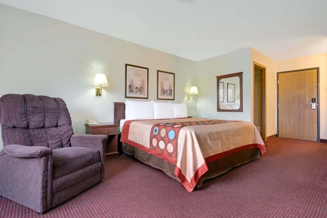 جناح بسرير كينج للمدخنين، Super 8 By Wyndham Riverside/Kansas City 4/7