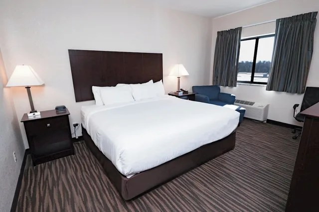 Room, King Bed, Cobblestone Inn and Suites Maryville 5/10