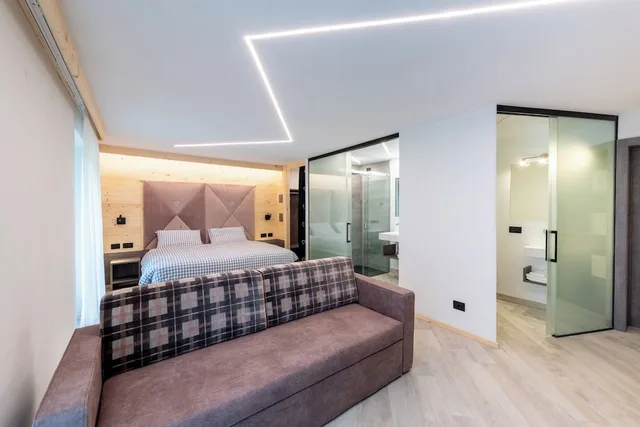 غرفة بسرير كوين بإطلالة على الجبل، HOTEL CHALET PINETA 1/1