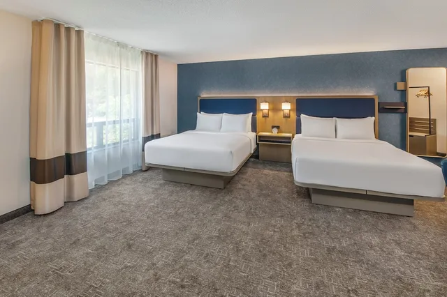 Upgrade, 2 Queen Beds، Comfort Inn North Bay, ON 1/6