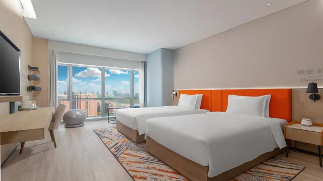غرفة قياسية بسريرين مزدوجين في طابق مرتفع، EVEN Hotel Yinchuan Yuehai by IHG 1/5