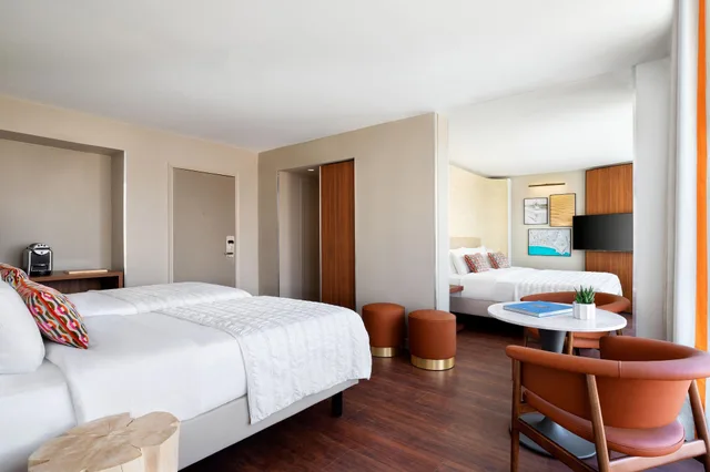 غرفة كلاسيكية بسريرين منفصلين بإطلالة على الفناء، LE MERIDIEN NICE 2/4