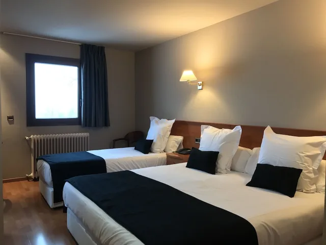 غرفة كلوب ثلاثية بثلاثة أسرّة، Hotel & SPA Niunit 1/2