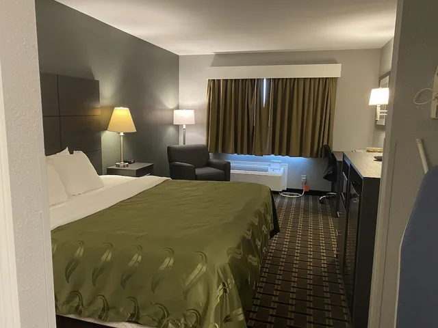 غرفة بسرير كوين مع أريكة لذوي الإعاقة، Quality Inn Mauston I-90 4/9