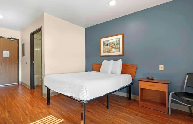 1 Full Bed - ADA/Tub/Non-Smoking/Kitchen، Studio 6 Extended Stay Cincinnati Sharonville OH 2/10
