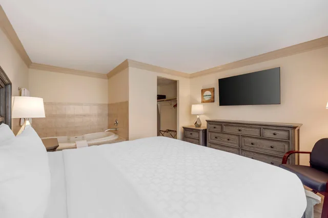 جناح بسرير كينج، Clarion Hotel & Conference Center Toms River 3/5