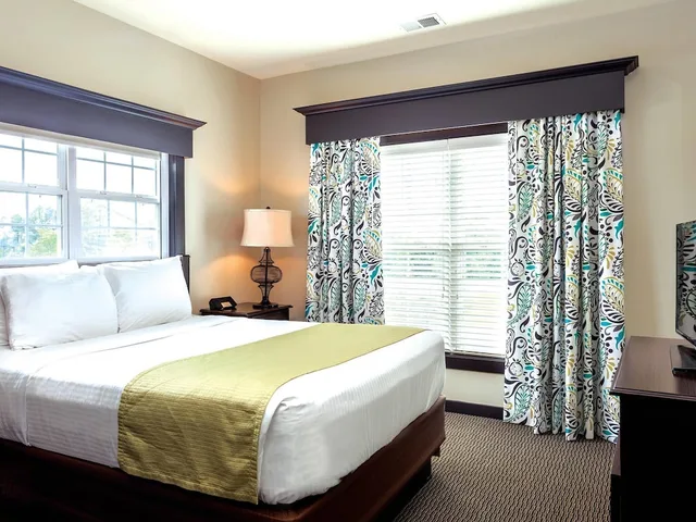 جناح ديلوكس بسرير كينج وسرير كوين بغرفتي نوم مع أريكة، Bluegreen Vacations Parkside Williamsburg, an Ascend Collection Resort 9/10
