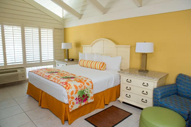 Room, King Bed, Pool Side, Patio, Best Western Plus Yacht Harbor Inn 1/3