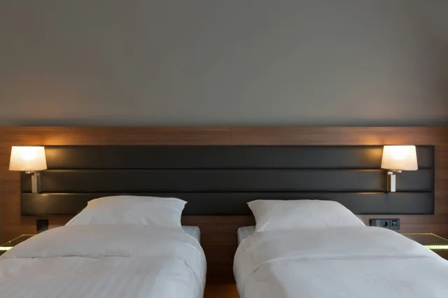غرفة بسريرين منفصلين، Moxy Amsterdam Houthavens 4/6