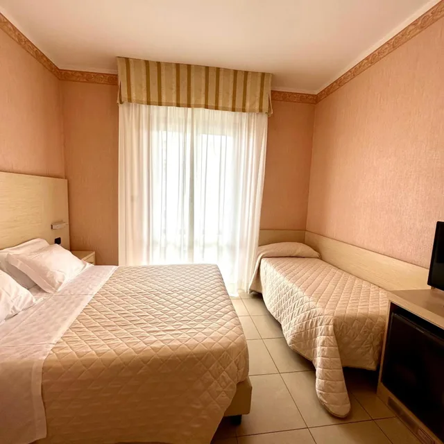 Standard, Triple, Side Sea View، Metropole 1/4