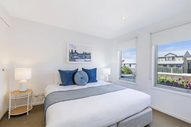 1 Bedroom, Suite, Twin Beds, The Victoria Apartments 1/4