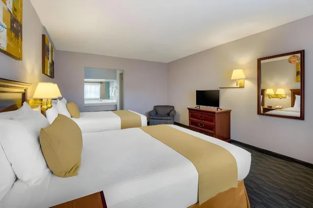 غرفة بسرير كينج للمدخنين، Quality Inn Piedras Negras, COA 1/1