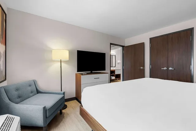Suite, King Bed, Everhome Suites Fayetteville near Fort Bragg 2/6