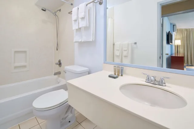 2 Bedrooms, Suite, Twin Beds, Kitchenette, Ewa Hotel Waikiki 3/4