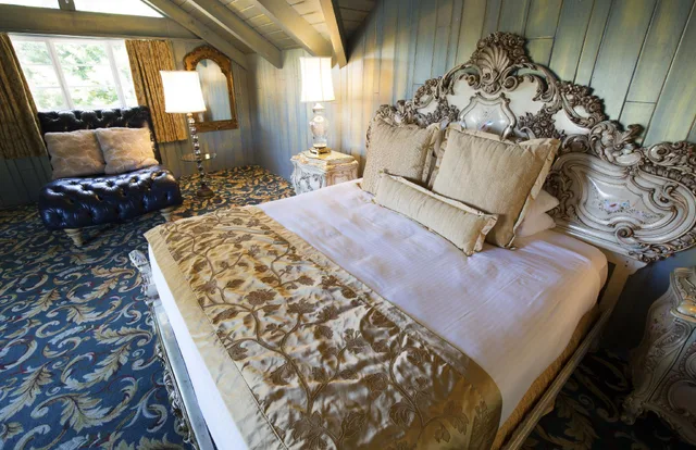Suite, Madonna Inn 1/1