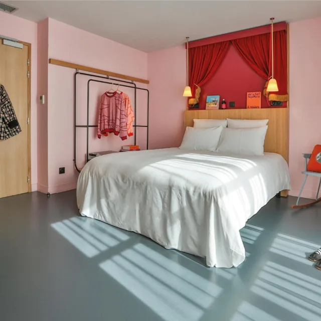 غرفة سوبيريور بسرير كينج بشرفة، Mob Hotel Paris Les Puces 1/9