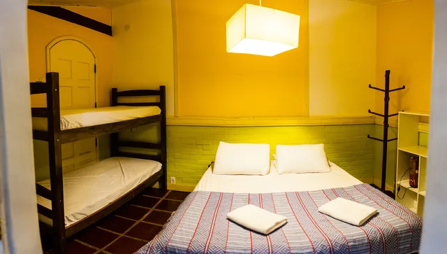 جناح عائلي بسرير كوين وأسرّة بطابقين، Solar Hostel Buzios 1/2