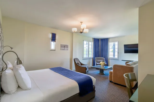 جناح جونيور بسرير كينج مع أريكة، Hotel Breakwater South Beach 2/6
