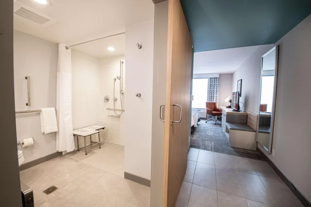 غرفة بسرير مزدوج لذوي الإعاقة، Hilton Garden Inn Asheville I 26 Biltmore Area 4/4