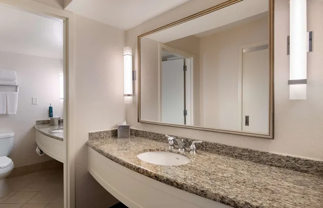 غرفة كبيرة بسريرين مزدوجين بإطلالة مع أريكة، Doubletree By Hilton Hotel Washington Dc Crystal City 6/6
