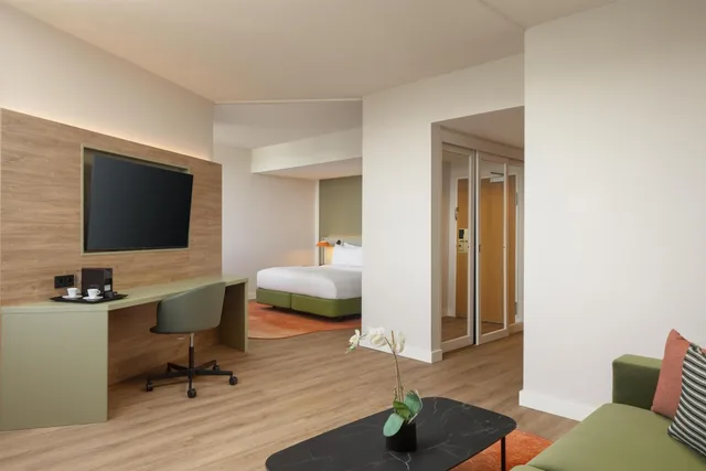 غرفة بريميوم بسرير كينج مع أريكة، DoubleTree by Hilton Luxembourg 1/4