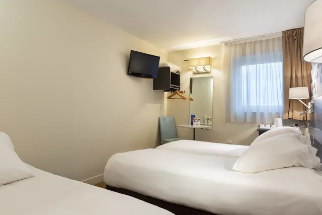 غرفة قياسية بثلاثة أسرّة، Comfort Hotel Paris Porte d Ivry 7/10