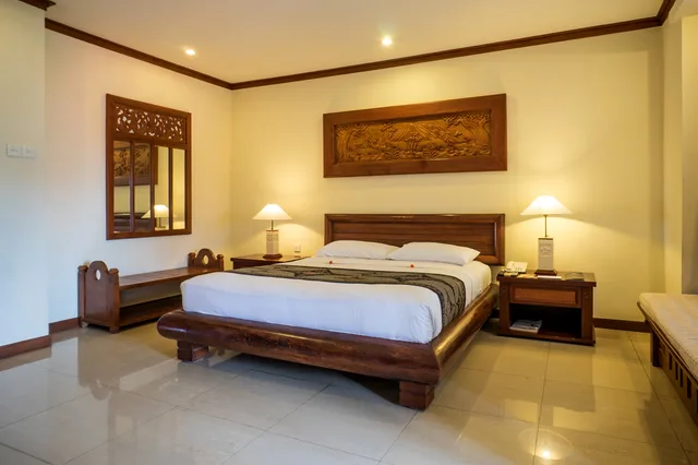 غرفة ديلوكس بسرير كينج بإطلالة على البحر، Grand Balisani Suites Hotel 1/5