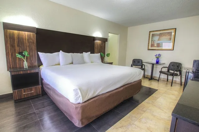 غرفة قياسية بسرير كينج، La Bella Oceanfront Inn 1/4
