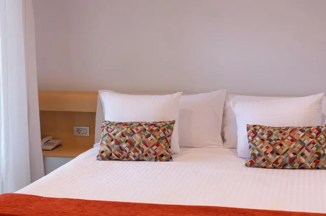 غرفة سوبيريور بسرير مزدوج أو سريرين منفصلين بشرفة، NM Suites 2/3