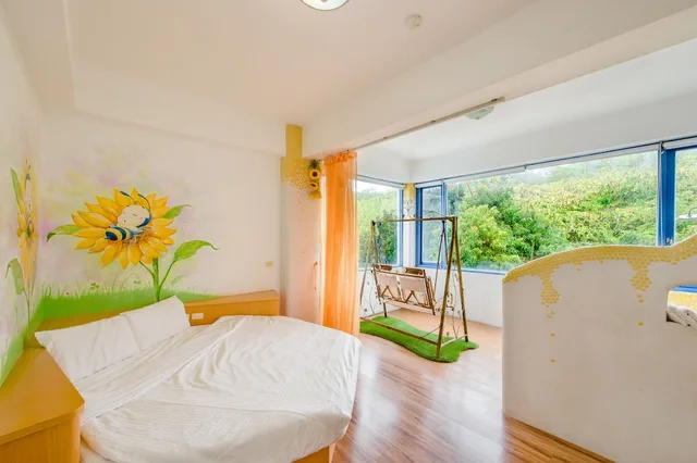 غرفة بسرير كوين بحوض استحمام، White Lighthouse B&B 1/3