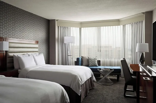 غرفة كلوب بسرير مزدوج، Crystal Gateway Marriott 1/7