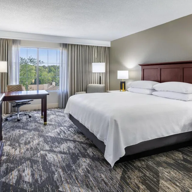 Guest Room, King Bed, Club Floor، Sheraton Atlanta Perimeter North Hotel 2/6