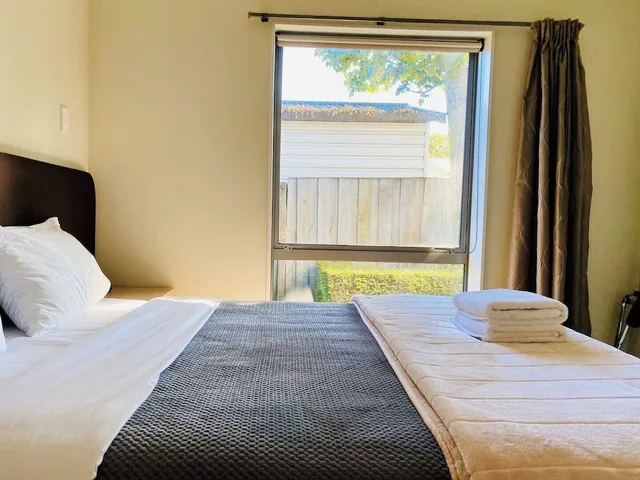 1 Bedroom, Deluxe, Apartment, King Bed, Alpha Motel Luxury Apartments 2/10