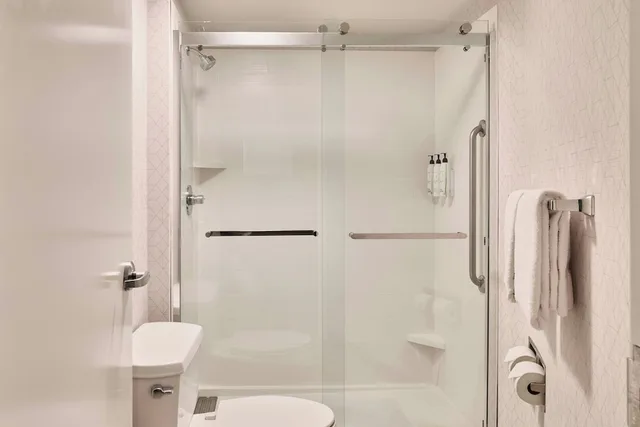 جناح بسرير كينج مع سرير سحّاب إضافي لذوي الإعاقة، Springhill Suites Phoenix Glendale Peoria 5/7