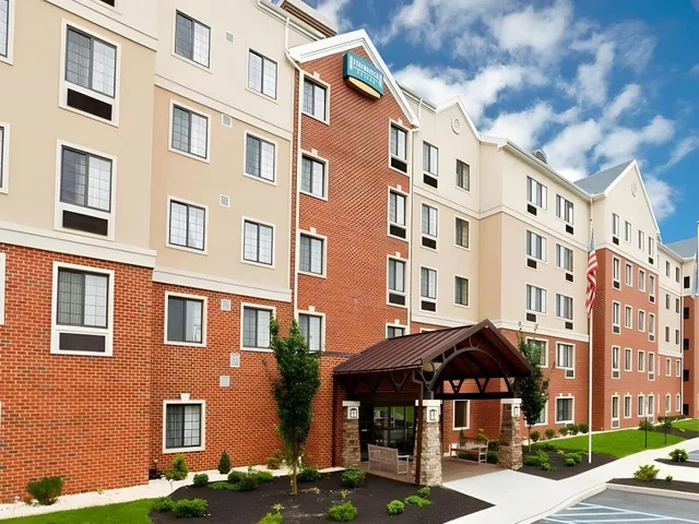 غرفة بسرير كوين لذوي الإعاقة، Staybridge Suites Harrisburg Hershey 1/1