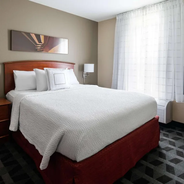 جناح بسرير كوين بغرفتي نوم بحوض استحمام لذوي الإعاقة، Sonesta Simply Suites Seattle Renton 1/10