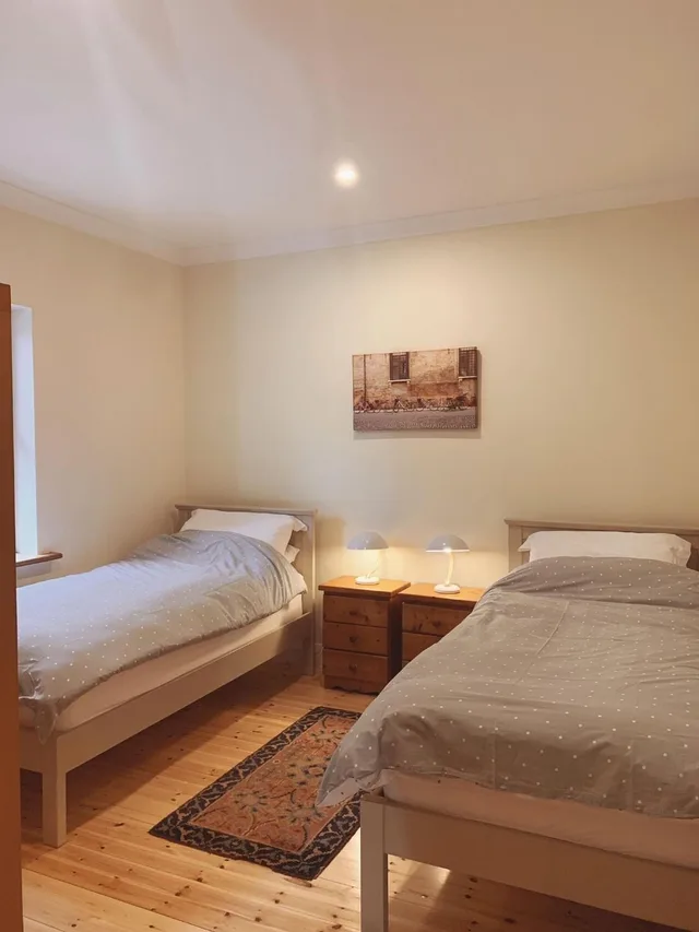 شاليه عائلي بسرير كينج وسريرين منفصلين بغرفتي نوم، Mangerton Mountain Chalets 1/3