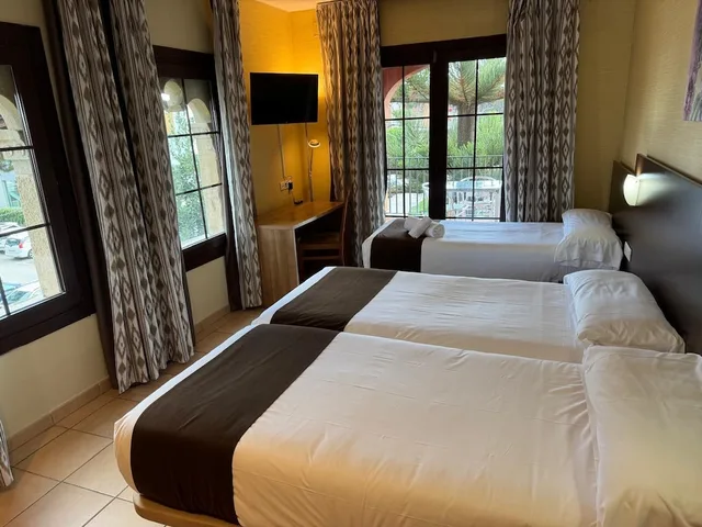 غرفة ثلاثية بثلاثة أسرّة، Canal Olimpic Hotel 4/10