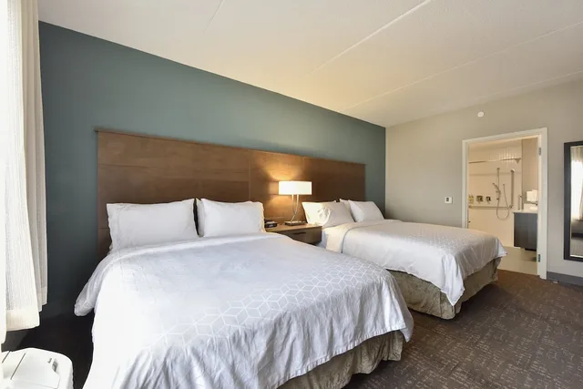 جناح بسريرين كوين بغرفة نوم واحدة بمطبخ لذوي الإعاقة، Staybridge Suites Waterloo - St. Jacobs Area 1/6