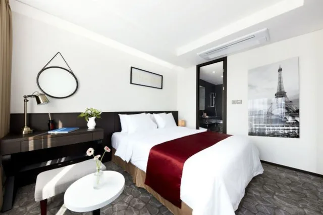 Room, Double Bed, Ramada by Wyndham Yongin 2/2