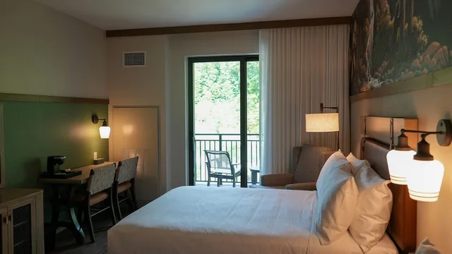 Room, King Bed, Murphy Bed, Balcony، Dollywoods HeartSong Lodge & Resort 4/9