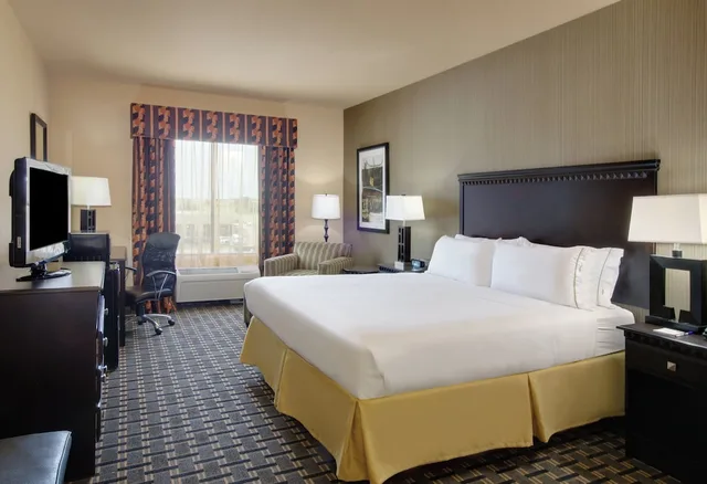 غرفة قياسية بسرير كينج، Holiday Inn Express Hotel Suites Ennis 2/4