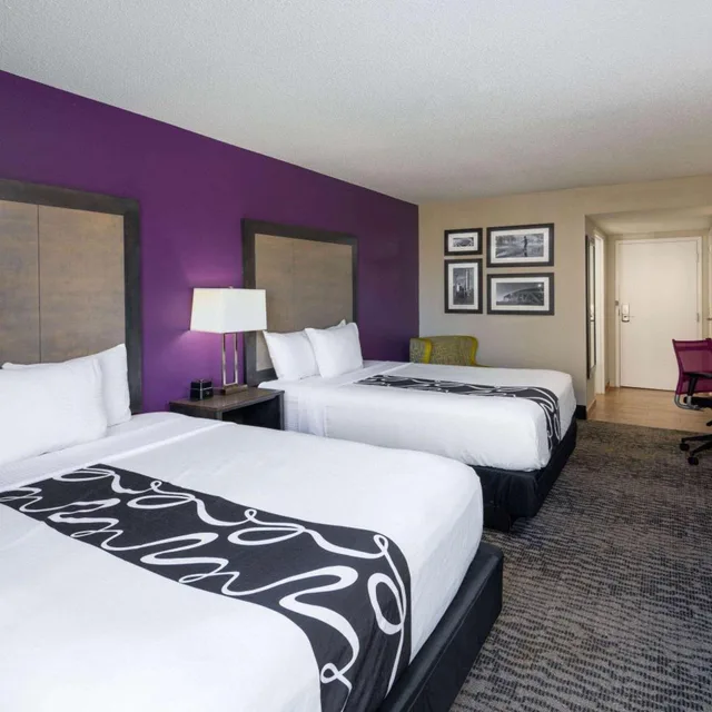 غرفة ديلوكس بسريرين كوين، La Quinta Inn and Suites by Wyndham Kennesaw 1/10