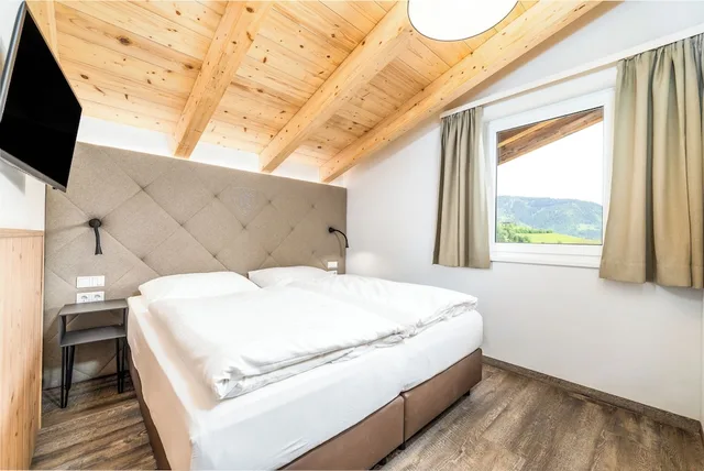 3 Bedrooms, Penthouse, 3 King Beds, Sofa, Sauna، Avenida Panorama Suites Kaprun 1/10