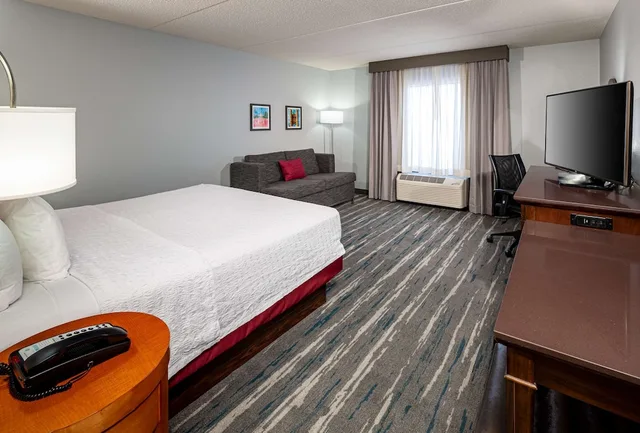 غرفة قياسية بسرير كينج، Hampton Inn Suites St Louis At Forest Park Mo 3/5