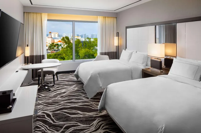 غرفة بسرير كوين لذوي الإعاقة، Hilton Aventura Miami 2/3