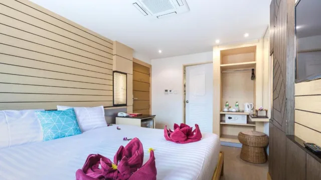 غرفة سوبيريور بسرير كينج بشرفة، Anda Beachside Hotel 7/10