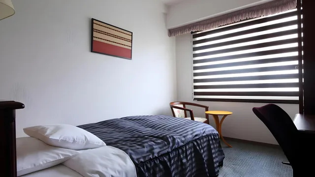 Semi Room, Semi Double Bed, Smoking، Hotel Claiton Shin-Osaka 1/3