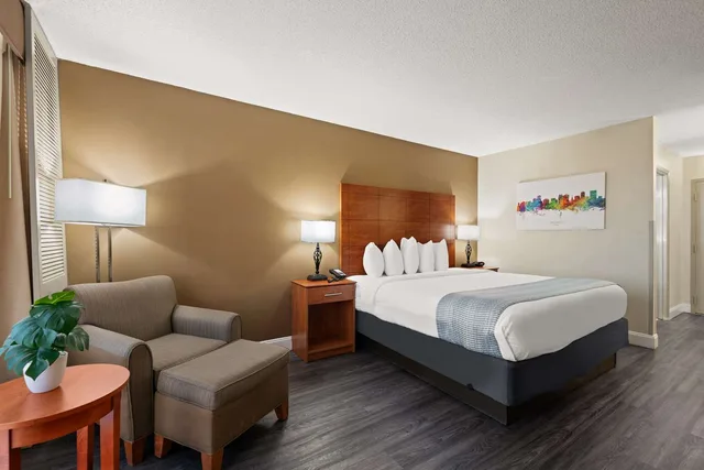 غرفة بسرير كينج بإطلالة، Best Western Orlando Gateway Hotel 2/4